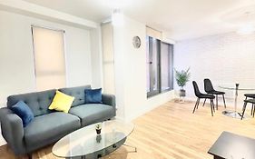 Lovely 2 - Bedroom Condo In Manchester City Centre